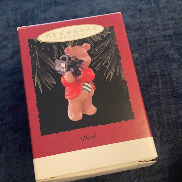 Keepsake ornament “ Dad “ with video camera  1996 Hallmark ornament. - Picture 5 of 7